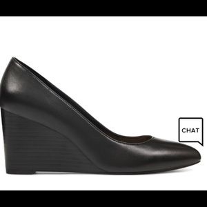Gently used NWOT Nine West wedges size 9